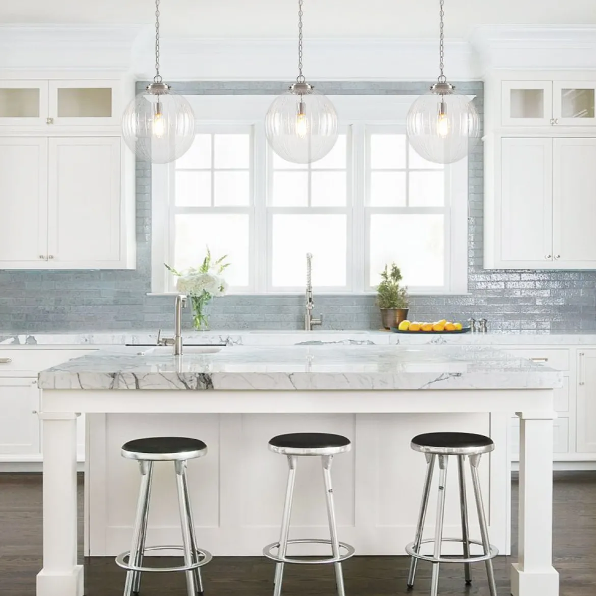 Modern 1-Light Clear Ribbed Glass Globe Pendant